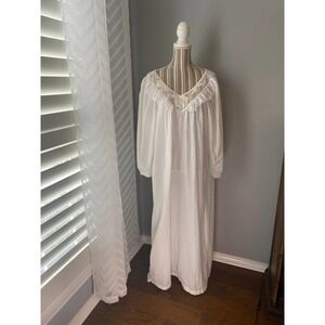 Komar MEDIUM white nylon/polyester nightgown